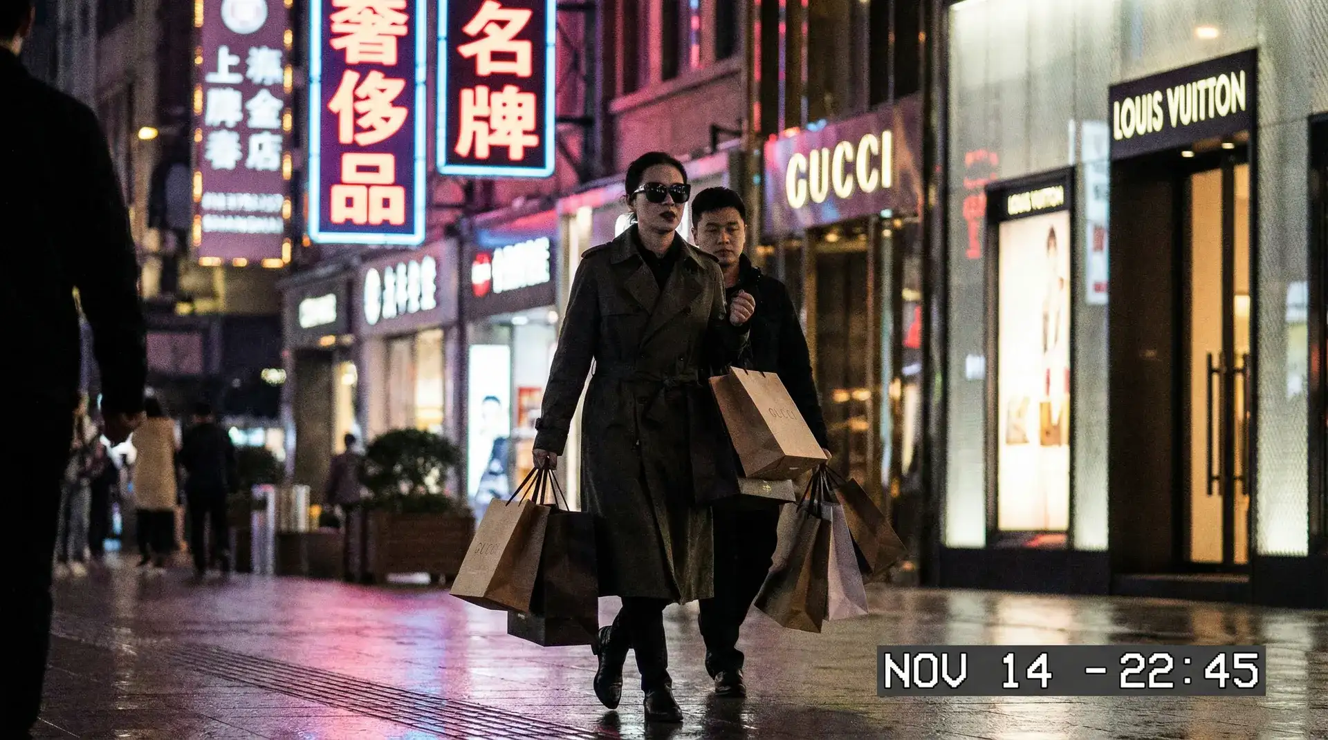 八戒体育app - 奢侈品购物被拍